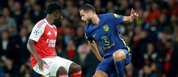 Bukayo Saka vs. Dávid Hancko v zápase Arsenalu proti Atléticu Madrid