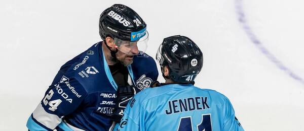 Branislav Mezei a Dominik Jendek v potýčke.