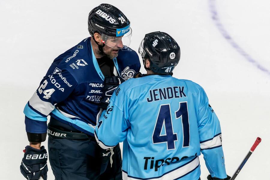 Branislav Mezei a&nbsp;Dominik Jendek v&nbsp;potýčke.