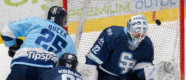 Na snímke brankár Jaroslav Janus, Tomáš Královič (obaja Slovan) a Samuel Buček (Nitra)