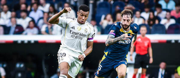 Kylian Mbappe z Realu Madrid a Fernando Calero z Espanyolu Barcelona