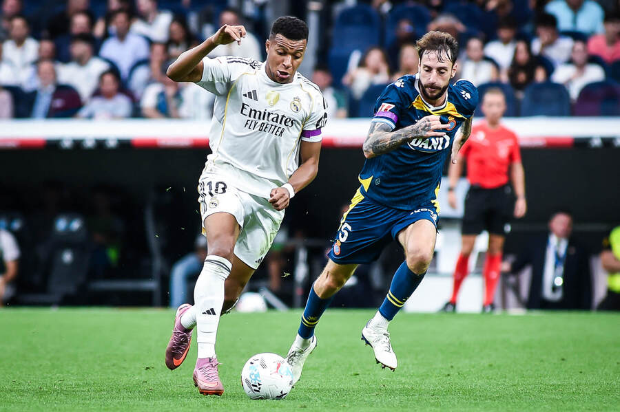 Kylian Mbappe z&nbsp;Realu Madrid a&nbsp;Fernando Calero z&nbsp;Espanyolu Barcelona