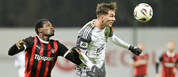 Zľava útočník Spartaka Abdulrahman Taiwo a obranca Podbrezovej Filipo Mielke počas zápasu FK Železiarne Podbrezová vs. FC Spartak Trnava v 10. kole základnej časti Niké ligy 2025/2026