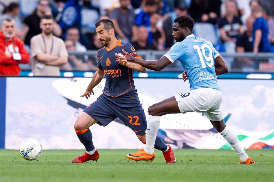 Zľava záložník Interu Henrikh Mkhitaryan a&nbsp;útočník Lazia Boulaye Dia počas zápasu SS Lazio vs. FC Internazionale v&nbsp;36. kole talianskej Serie A 2025/2026