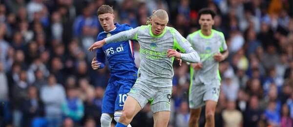 Chelsea vs. Manchester City. Na fotke Cole Palmer (Chelsea) a Erling Haaland (Man City)