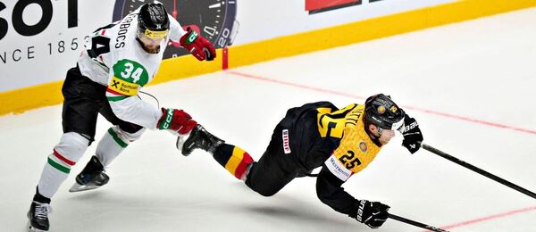 István Terbócs fauloval Leona Huttla v zápase Nemecka a Maďarska na MS 2026.