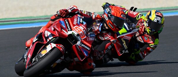 Marc Márquez (Ducati) a Diogo Moreira (Honda LCR) na okruhu Balaton Park.