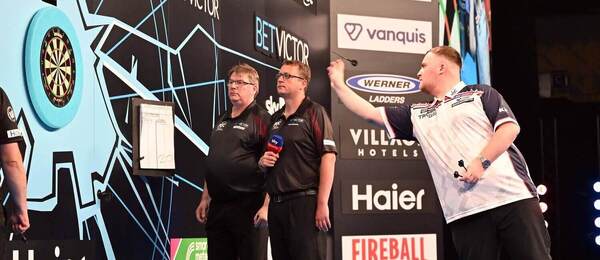 Luke Littler počas World Cup of Darts 2026