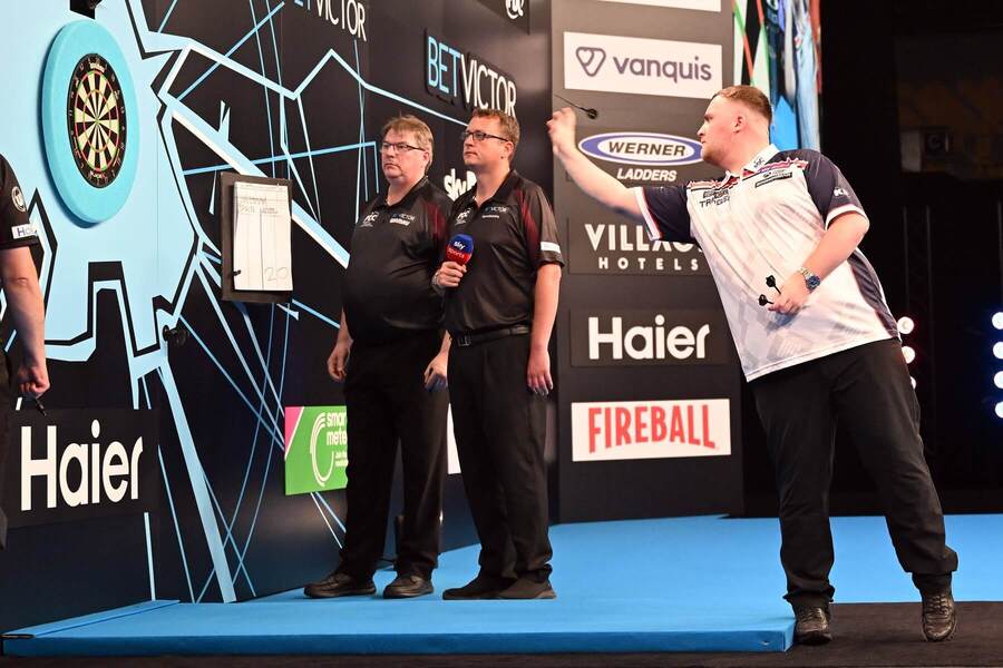 Luke Littler počas World Cup of Darts 2026