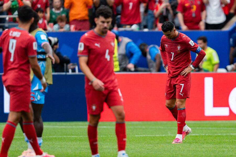 Smutní hráči Portugalska po&nbsp;remíze s&nbsp;Kongom