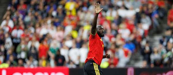 Belgický útočník Romelu Lukaku máva fanúšikom.