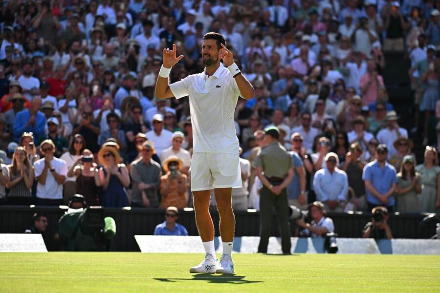 Novak Djokovič vs. Roman Safiullin v&nbsp;osemfinále Wimbledonu