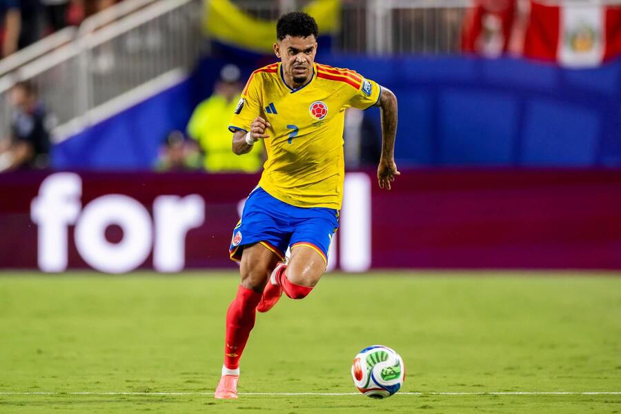 Na snímke Luis Díaz v&nbsp;drese Kolumbie