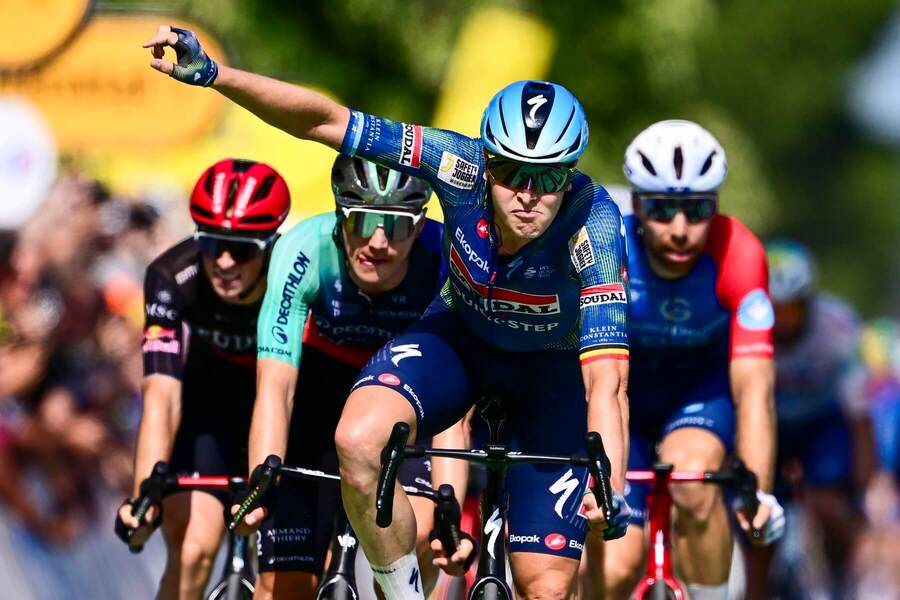 Tim Merlier oslavuje víťazstvo v&nbsp;8. etape Tour de France 2026