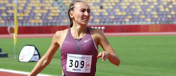Gabriela Gajanová počas behu na 400 m na Majstrovstvách Slovenska 2024