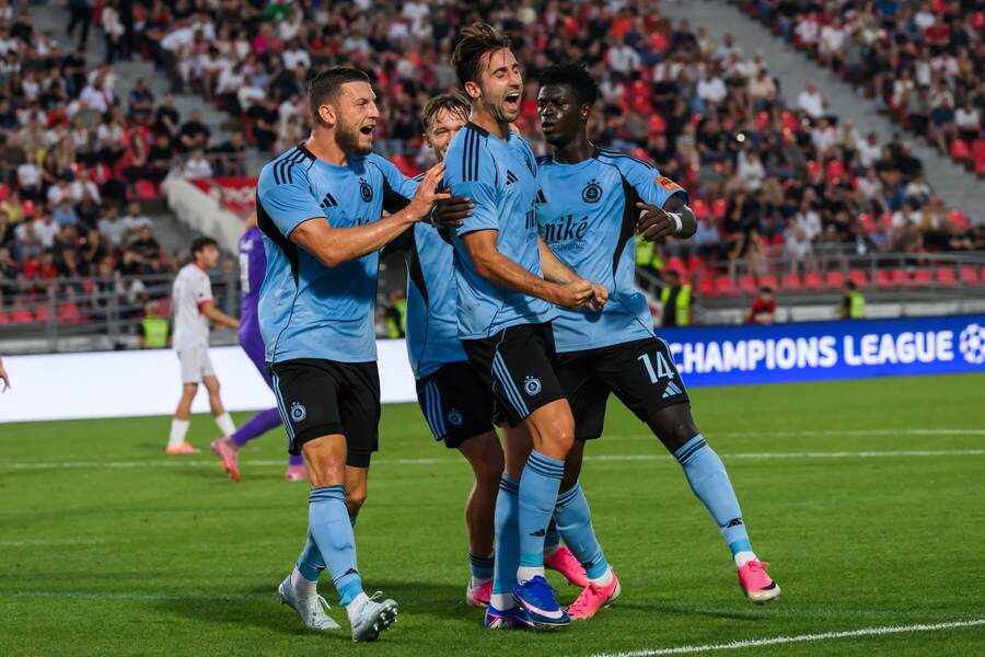 Andraž Šporar s&nbsp;hráčmi Slovana v&nbsp;zápase s&nbsp;Iberiou.