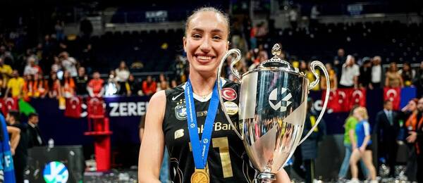 Sila Caliskan, víťazka volejbalovej Ligy majstrov s tímom Vakifbank Istanbul