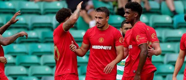 Na snímke futbalisti Middlesbrough aj s Davidom Strelcom.