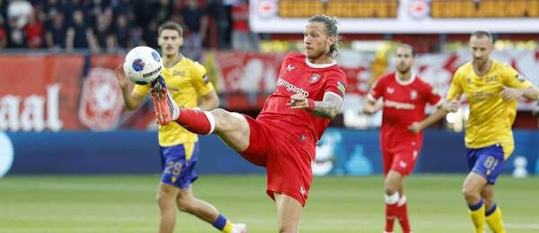 V popredí Wout Weghorst v drese Twente