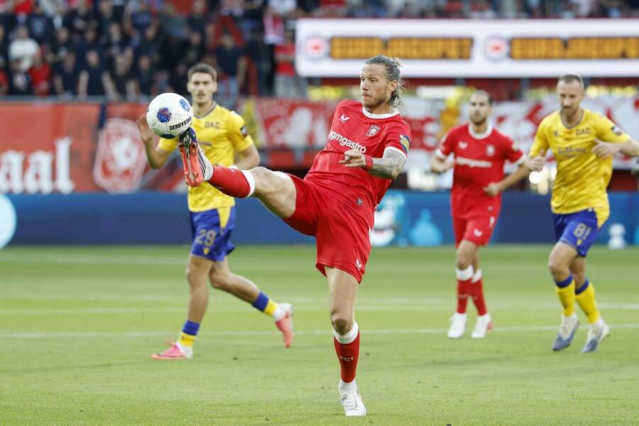 V popredí Wout Weghorst v&nbsp;drese Twente