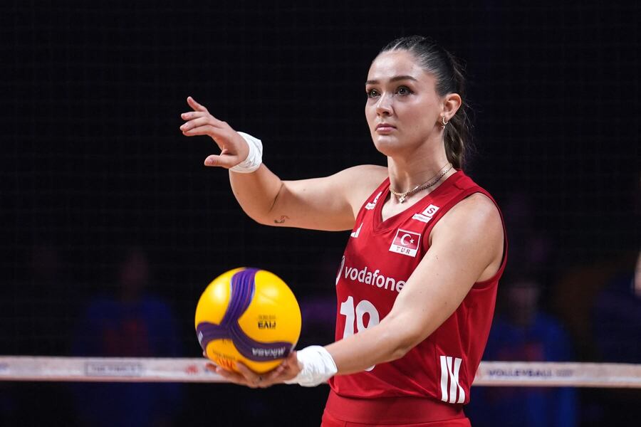 Zehra Güneş, hviezda tureckej volejbalovej reprezentácie