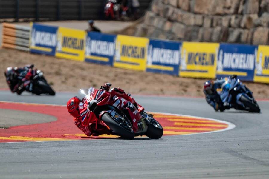 Jazdci MotoGP na&nbsp;okruhu MotorLand Aragón.