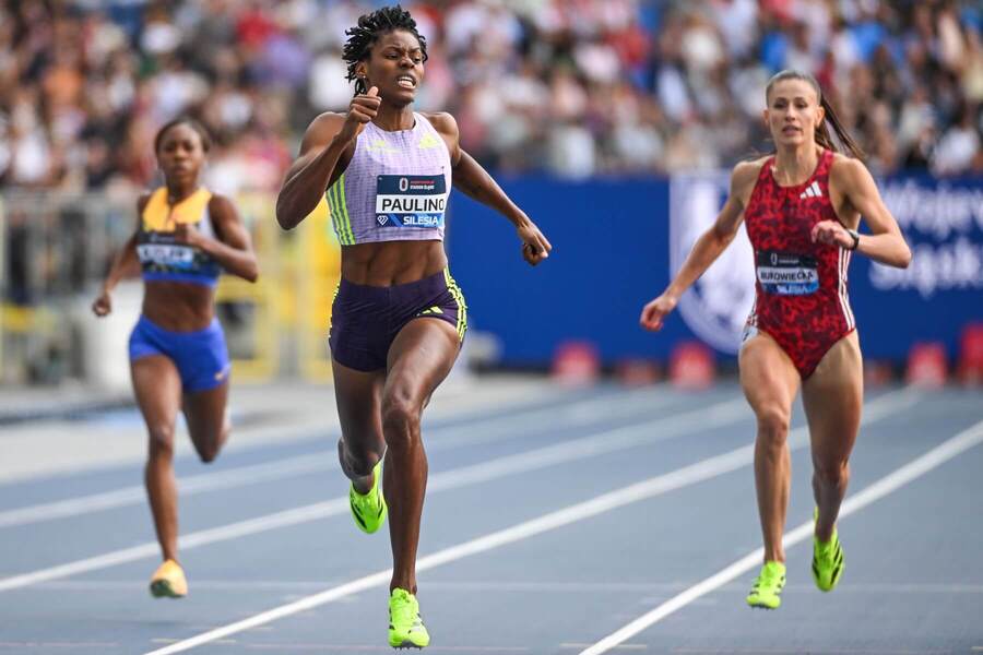 Marileidy Paulino (uprostred) počas pretekov v&nbsp;behu na&nbsp;400&nbsp;m na&nbsp;augustovom mítingu Diamantovej ligy 2026 v&nbsp;poľskom Chorzówe