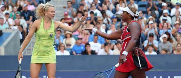 Taylor Townsendo zo Spojených štátov a Kateřina Siniaková z Češka na US Open 2026
