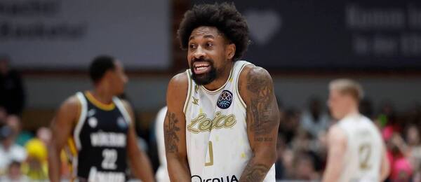 Rickey McGill v drese Patriotov