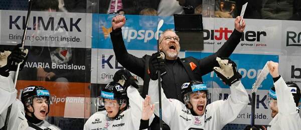 Víťazná radosť HC Košice v zápase proti Slovanu Bratislava.