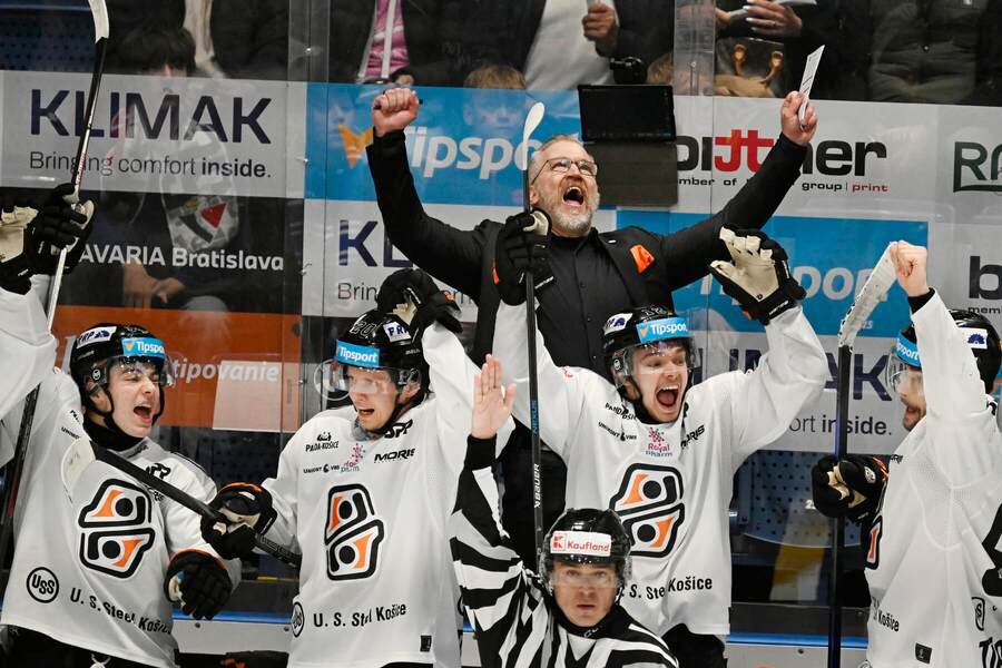 Víťazná radosť HC Košice v&nbsp;zápase proti Slovanu Bratislava.
