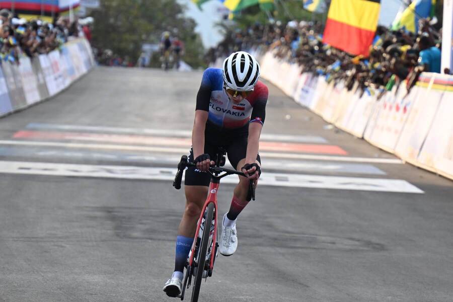 Viktória Chladoňová počas pretekov s&nbsp;hromadným štartom žien U23 na&nbsp;MS v&nbsp;cestnej cyklistike 2025 v&nbsp;Kigali v&nbsp;africkej Rwande