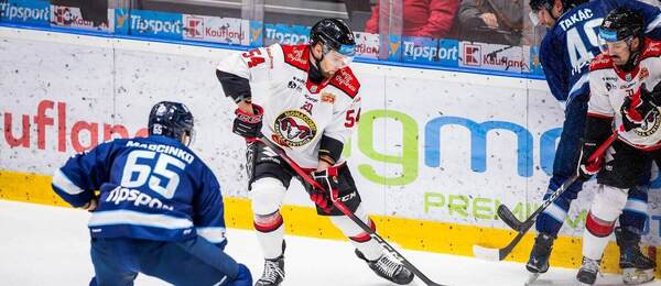 HC Slovan Bratislava vs. HC 05 Banská Bystrica, pri puku Boris Česánek