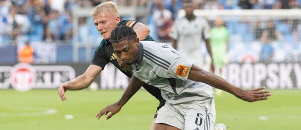 Sprava hráč Slovana Rahim Ibrahim a hráč Skalice Lukáš Šimko