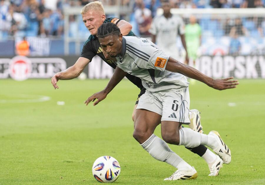 Sprava hráč Slovana Rahim Ibrahim a&nbsp;hráč Skalice Lukáš Šimko