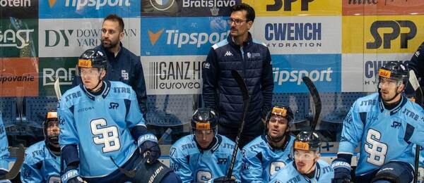 Na snímke tréner HC Slovan Bratislava Brad Tapper počas zápasu 10. kola hokejovej Tipsport ligy medzi HC Slovan Bratislava - HC Prešov