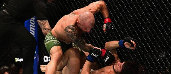Volkanovski zdolal Evloeva na TKO