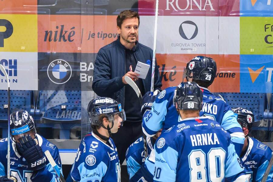 Erik Čaládi na&nbsp;lavičke HK Nitra